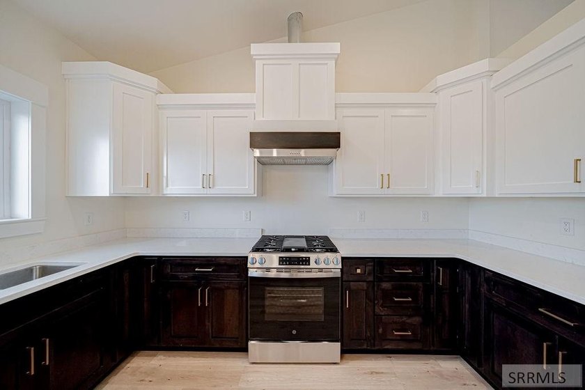 Country living meets modern flexibility in this beautiful new - photo 20