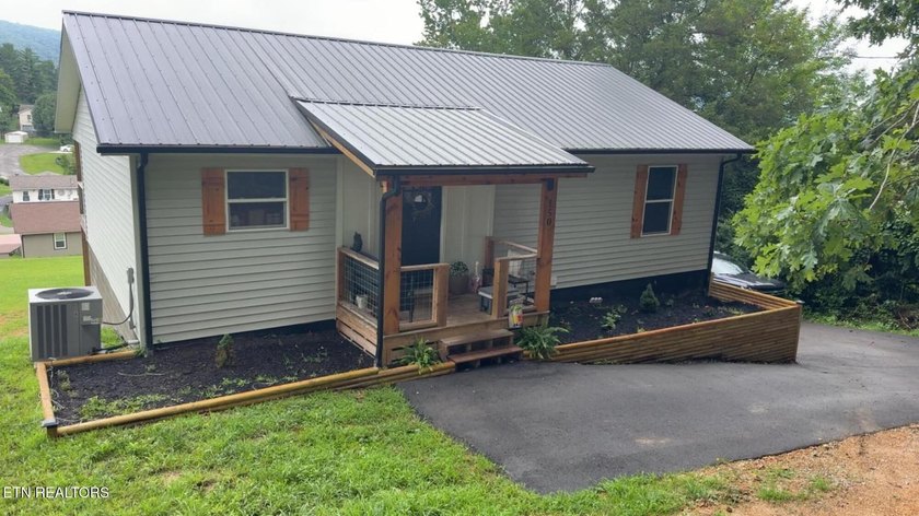 Just 2 years old! This one packs a punch! 1967 sq ft with 3 - photo 21