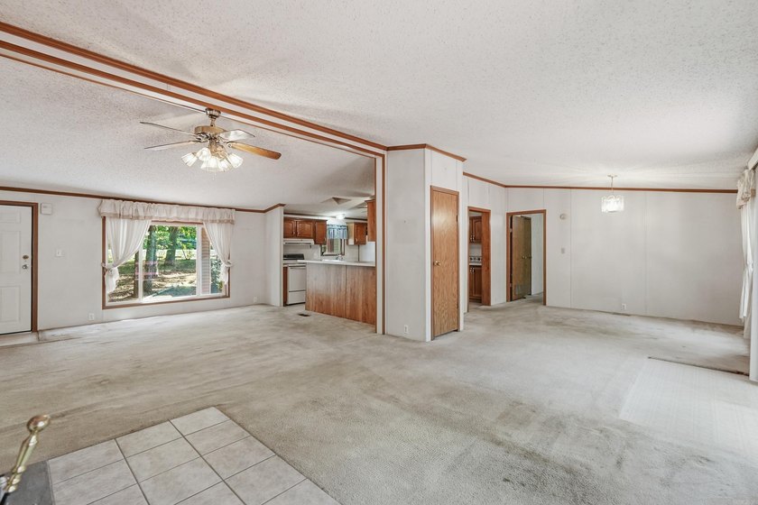 Bring your vision to this Greers Ferry Lake home on the - photo 23
