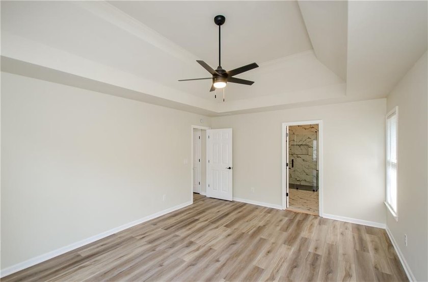 Beautifully Renovated 5 Bedroom 3.5 Bath Brick Front Home In The - photo 26