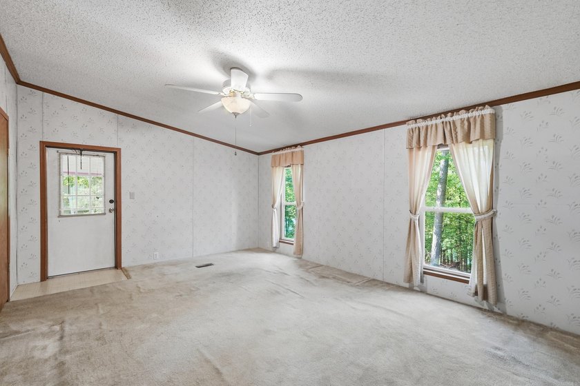 Bring your vision to this Greers Ferry Lake home on the - photo 34