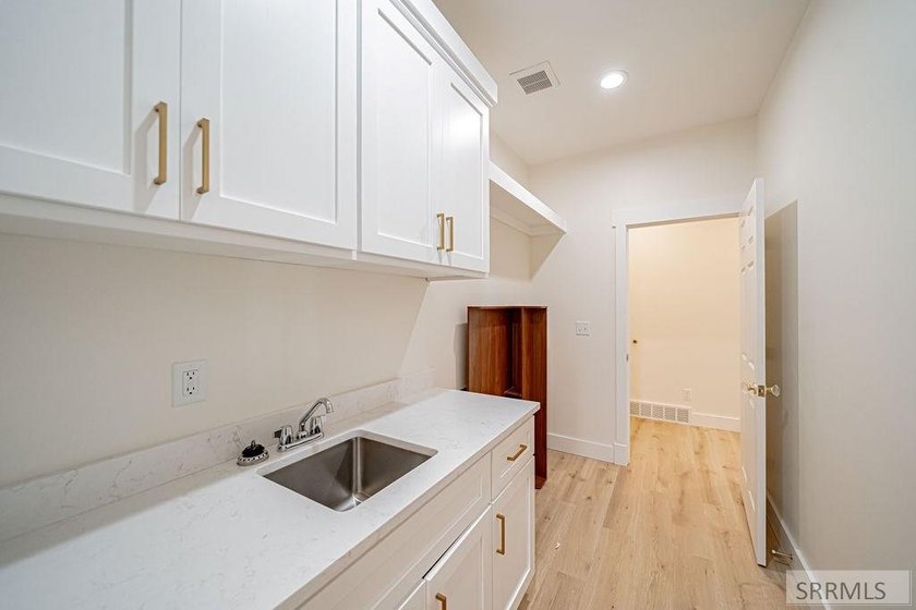 Country living meets modern flexibility in this beautiful new - photo 34