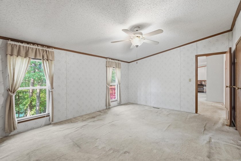 Bring your vision to this Greers Ferry Lake home on the - photo 35