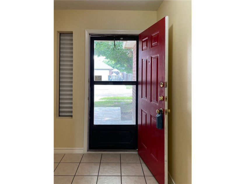 Beautifully &amp; totally redone &amp; updated. Front entrance &amp; walkway - photo 5