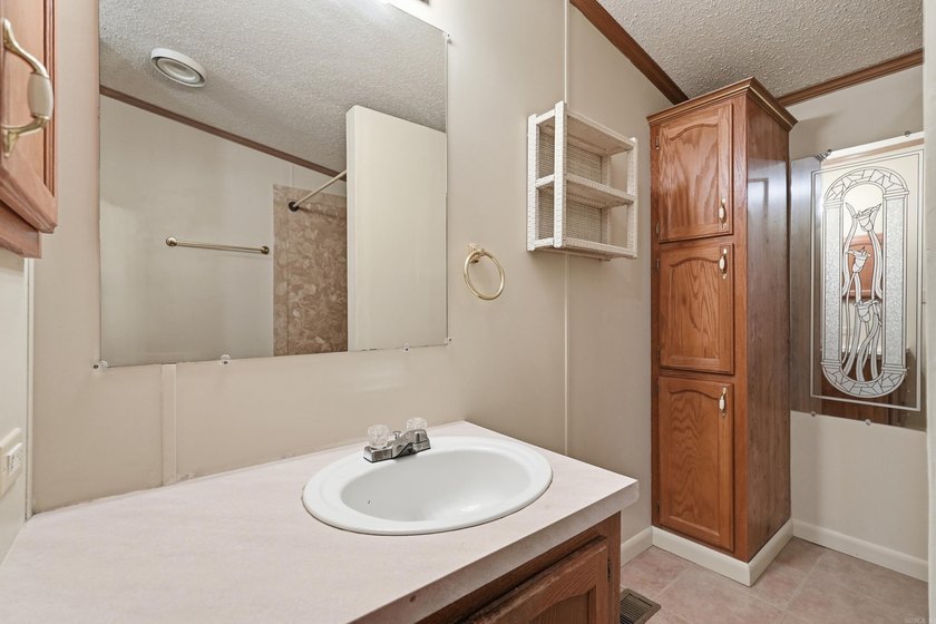 Bring your vision to this Greers Ferry Lake home on the - photo 40