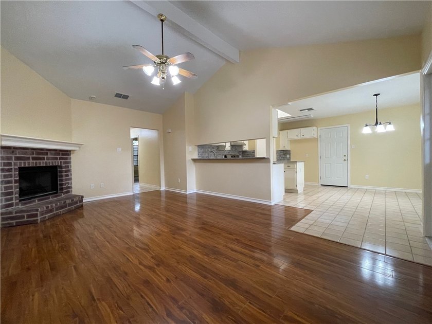 Beautifully &amp; totally redone &amp; updated. Front entrance &amp; walkway - photo 10