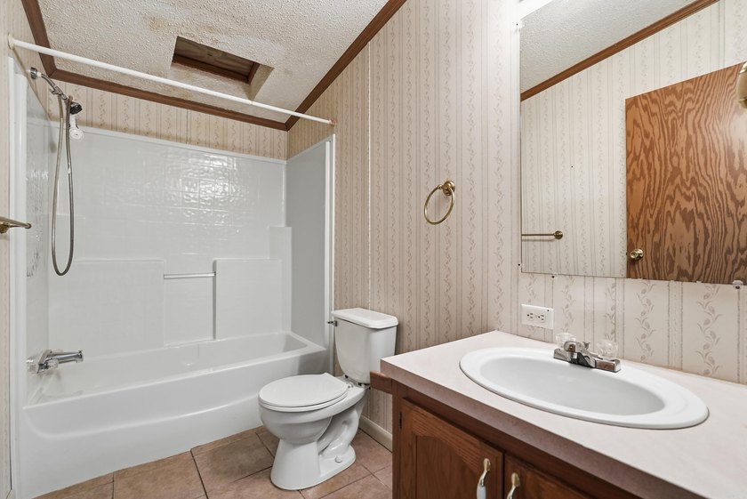 Bring your vision to this Greers Ferry Lake home on the - photo 41