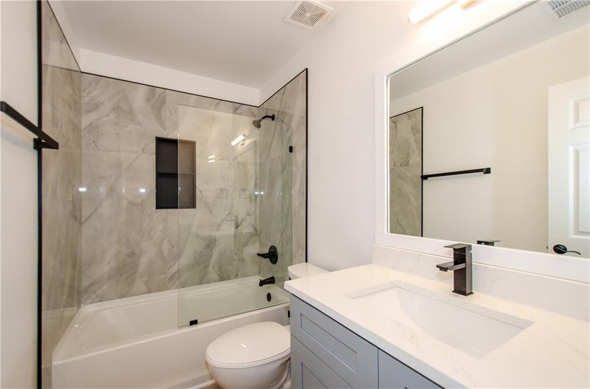 Beautifully Renovated 5 Bedroom 3.5 Bath Brick Front Home In The - photo 41