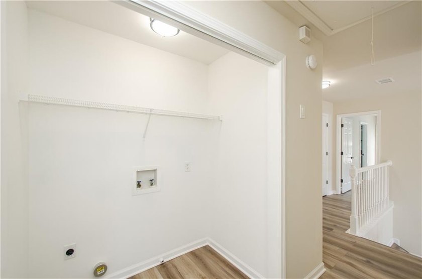 Beautifully Renovated 5 Bedroom 3.5 Bath Brick Front Home In The - photo 42