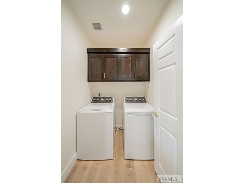 Country living meets modern flexibility in this beautiful new - photo 44