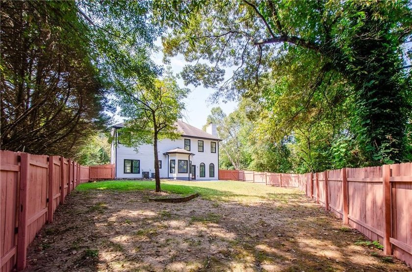 Beautifully Renovated 5 Bedroom 3.5 Bath Brick Front Home In The - photo 47
