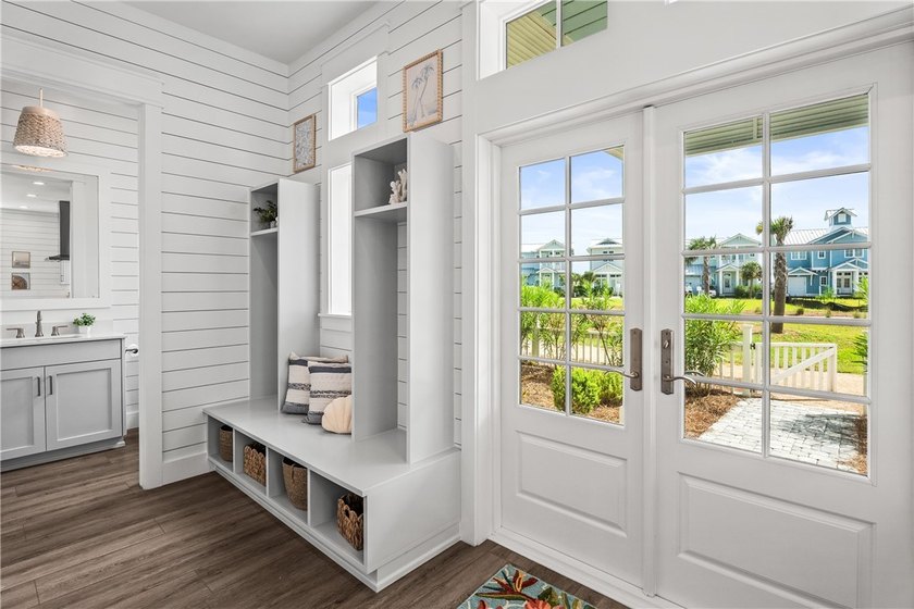 Move right into this beautifully furnished new construction home - photo 9