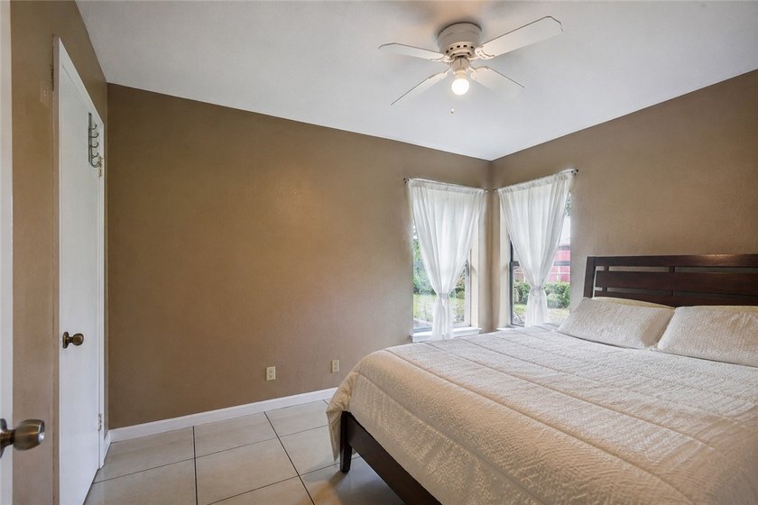 Priced to sell! Welcome to 11711 Mallard in the highly - photo 5
