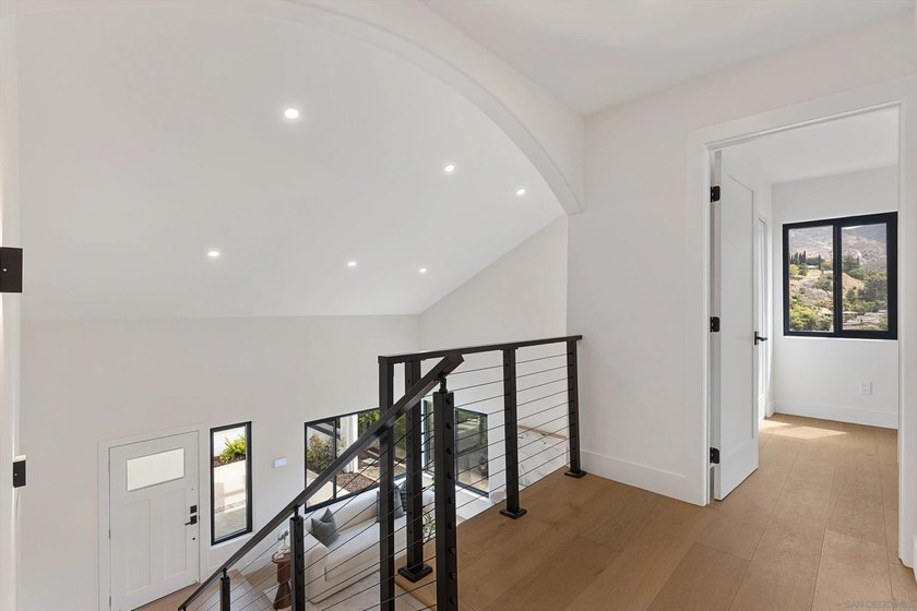 Welcome to this beautifully reimagined 4 bedroom, 2.5 bathroom - photo 45