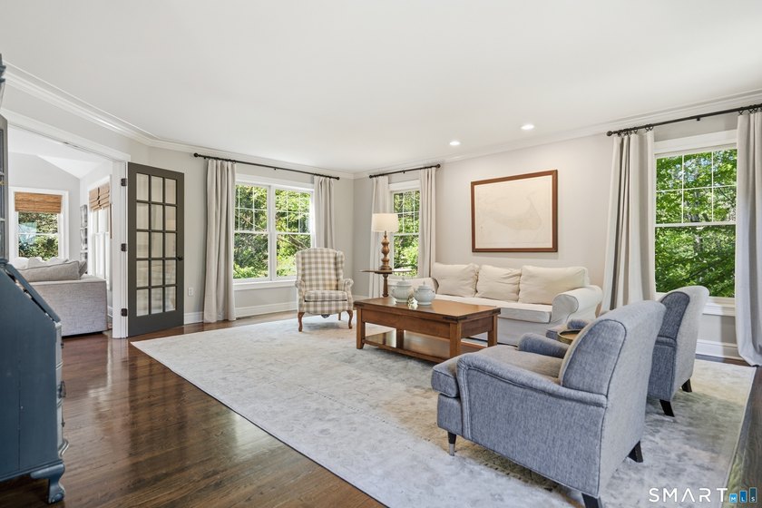 Beautifully sited on a fabulous private lot in the highly - photo 6
