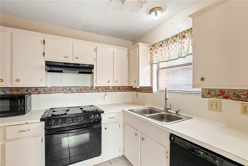 Seller offering $10,000 with accepted offer to use toward - photo 7