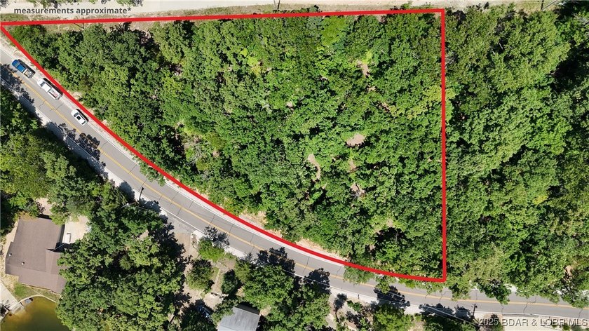 Nice little triangular shaped second tier lot with a seasonal - photo 3