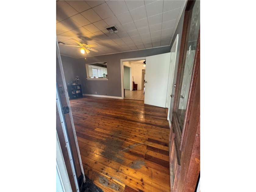 Perfect home for a large family, a rental , or someone that - photo 4