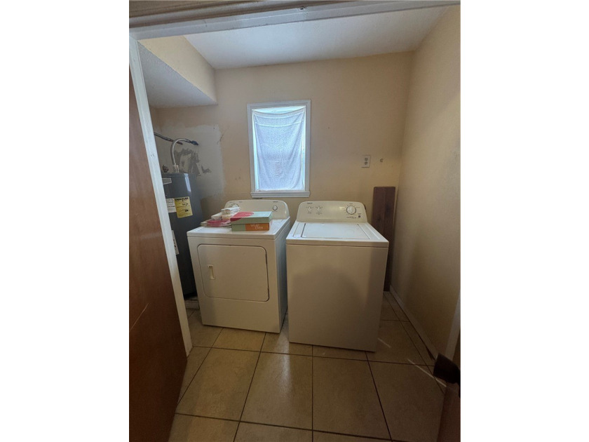 Perfect home for a large family, a rental , or someone that - photo 10