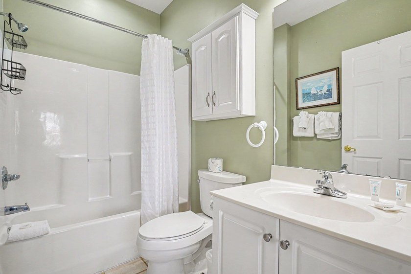 Beautifully furnished top-floor, end-unit 2-bedroom, 2-bath - photo 13