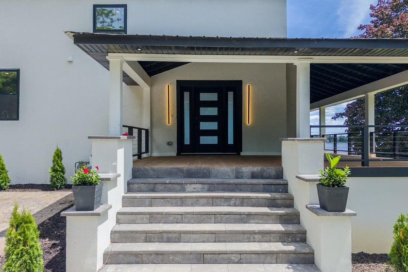 Stunning Long Lake lakefront estate on over an acre of pristine - photo 4