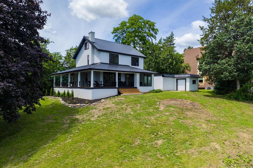 Stunning Long Lake lakefront estate on over an acre of pristine - photo 6