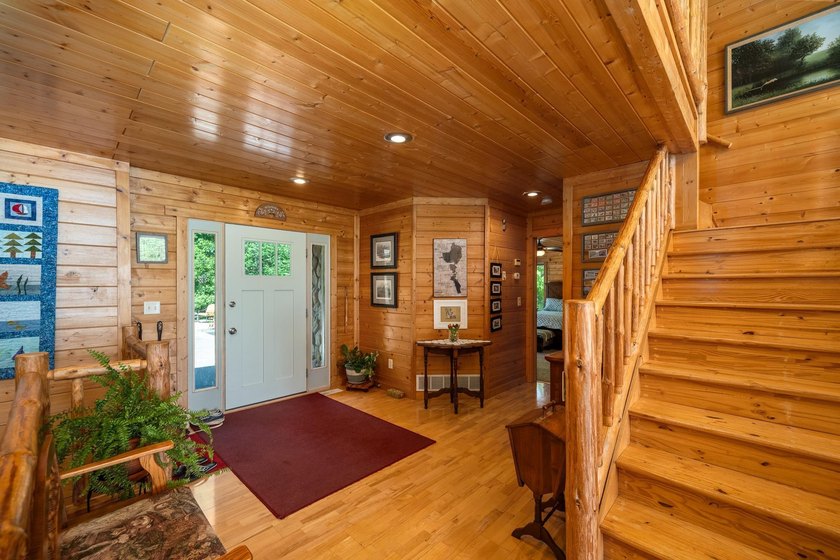 Experience refined Northwoods living in this impressive 4-bed - photo 6