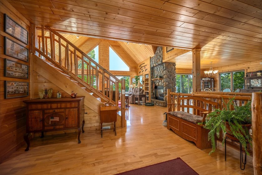 Experience refined Northwoods living in this impressive 4-bed - photo 7