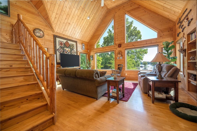 Experience refined Northwoods living in this impressive 4-bed - photo 8
