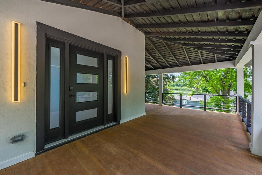 Stunning Long Lake lakefront estate on over an acre of pristine - photo 9