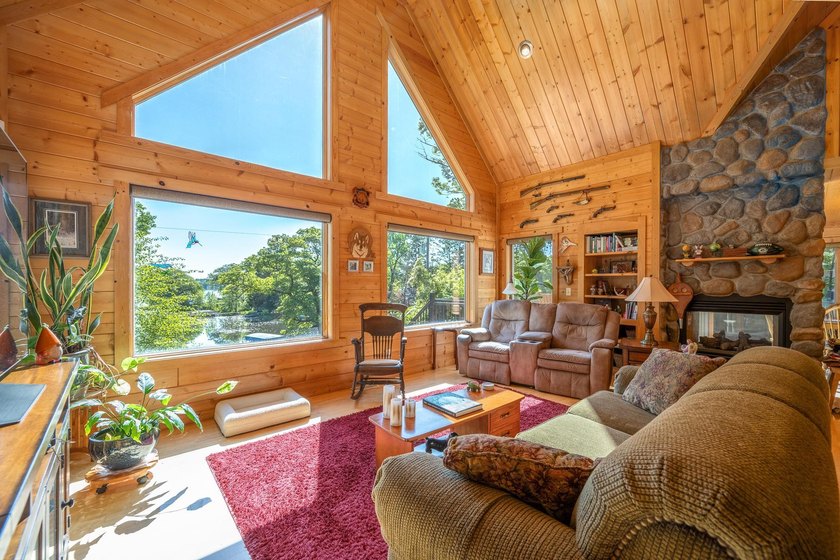 Experience refined Northwoods living in this impressive 4-bed - photo 9