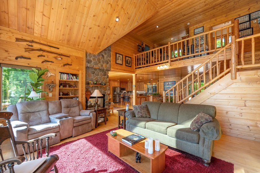 Experience refined Northwoods living in this impressive 4-bed - photo 10