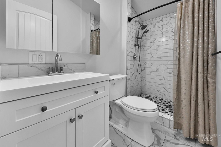 Enjoy space, convenience, and flexibility at 2324 Blue Lake Lane - photo 21