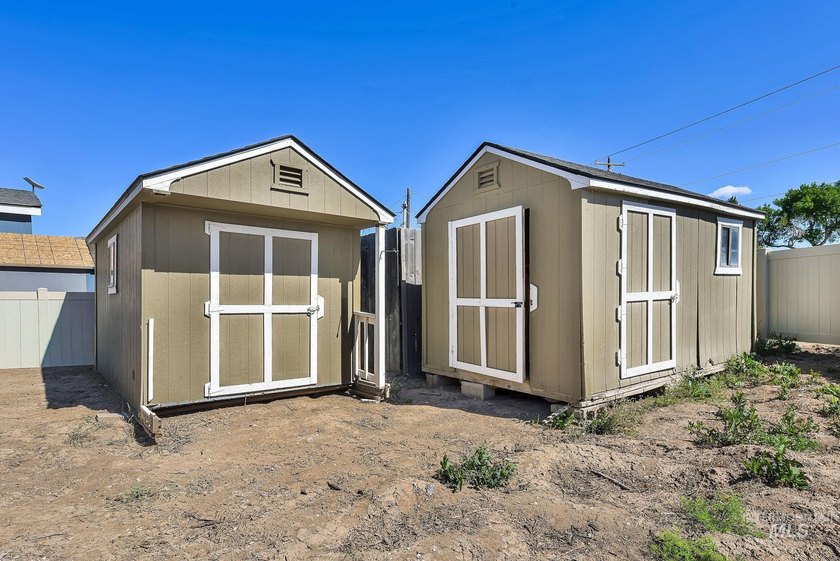 Enjoy space, convenience, and flexibility at 2324 Blue Lake Lane - photo 25