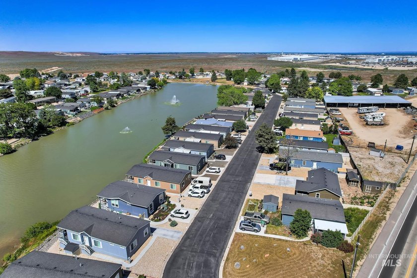 Enjoy space, convenience, and flexibility at 2324 Blue Lake Lane - photo 31