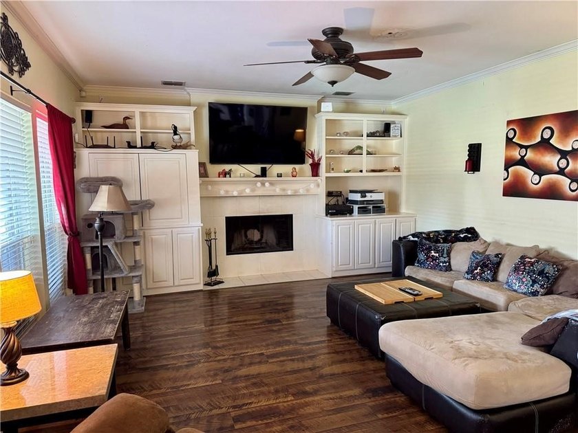 ** BRING ALL OFFERS! AS-IS! PRICED UNDER MARKET VALUE! ** This - photo 2