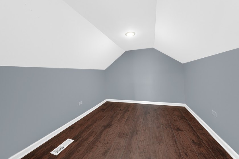 Charming, fully-renovated home on awaits! NEW flooring, NEW - photo 11