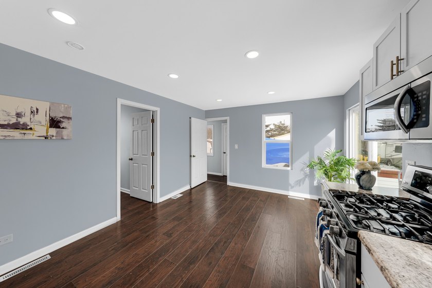 Charming, fully-renovated home on awaits! NEW flooring, NEW - photo 15