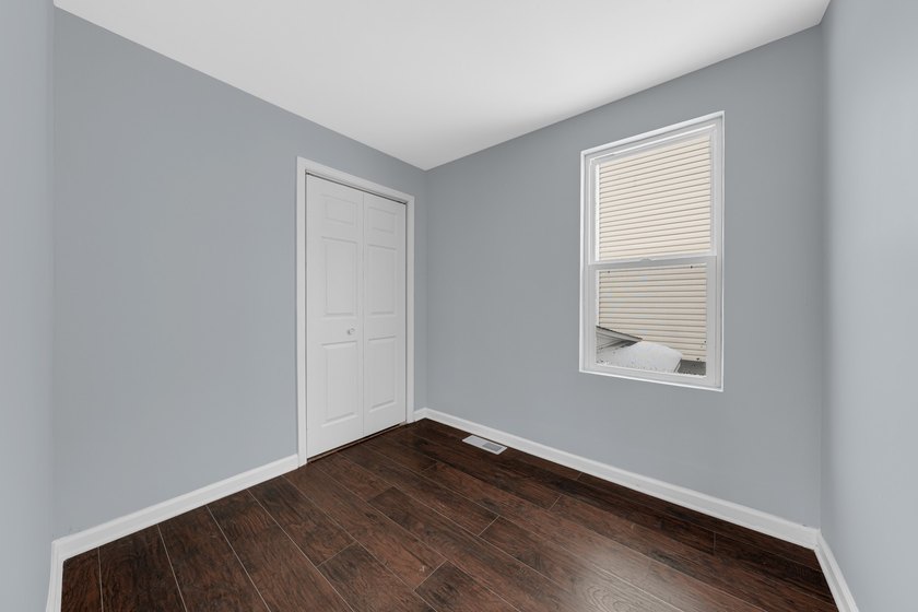 Charming, fully-renovated home on awaits! NEW flooring, NEW - photo 17