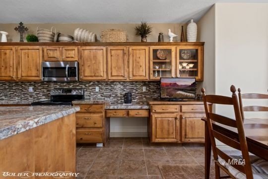 This beautifully appointed and FURNISHED (turn key) home is - photo 22