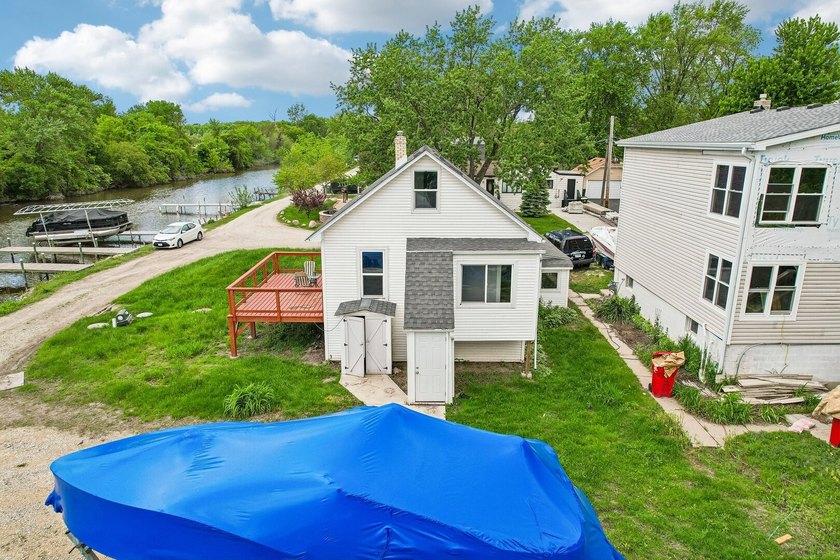 Charming, fully-renovated home on awaits! NEW flooring, NEW - photo 28