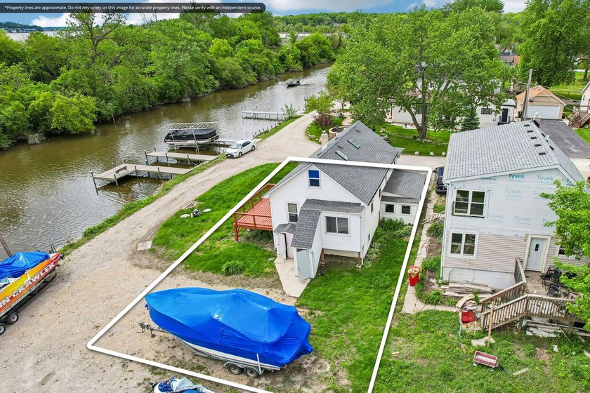 Charming, fully-renovated home on awaits! NEW flooring, NEW - photo 38