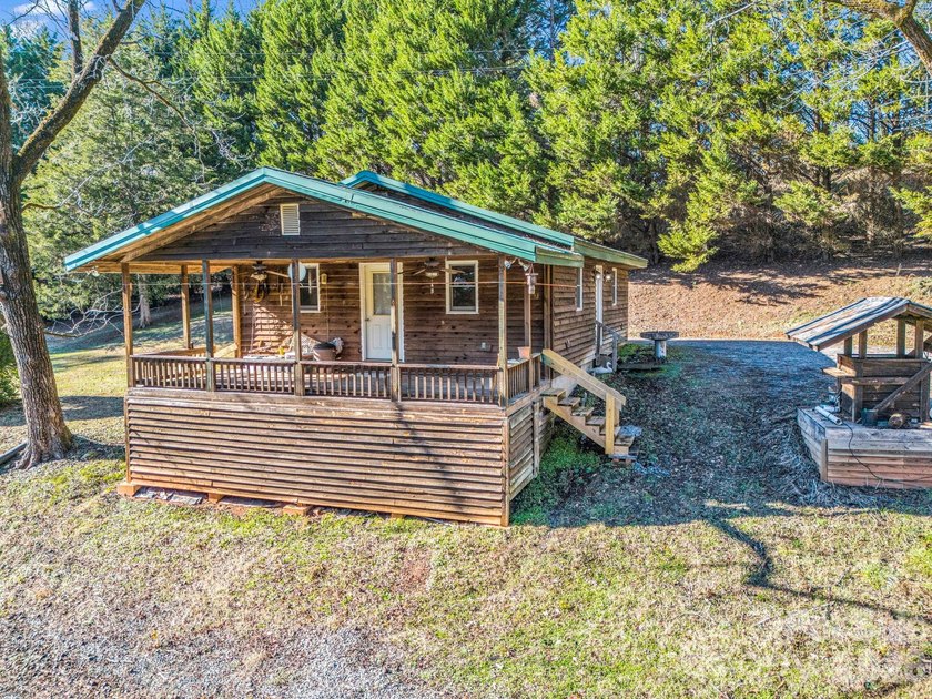 Escape to your own private mountain retreat! Nestled on 3.83 - photo 2