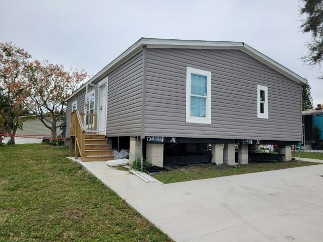 We are putting the final touches on this 3 bedroom, 2 bathroom - photo 2