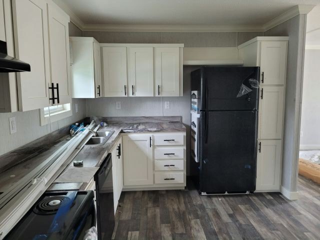 We are putting the final touches on this 3 bedroom, 2 bathroom - photo 5