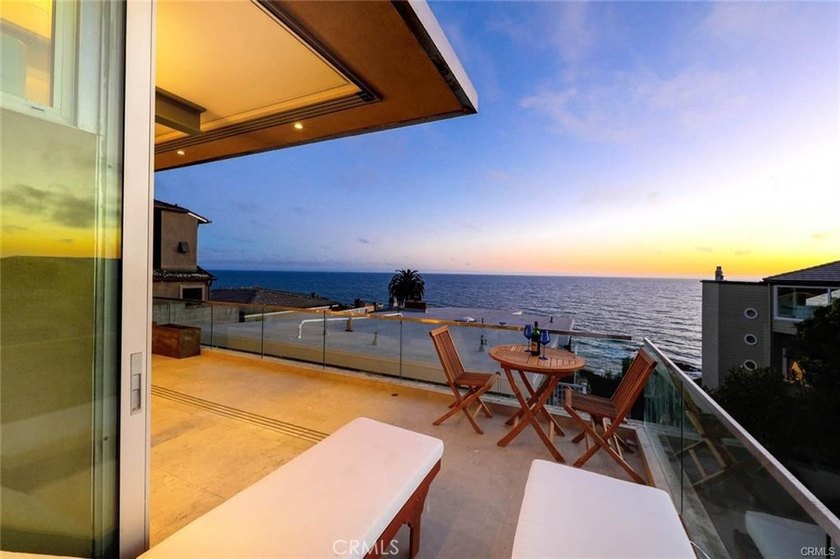 Panoramic Catalina Island views from this turn-key, SINGLE-LEVEL - photo 7