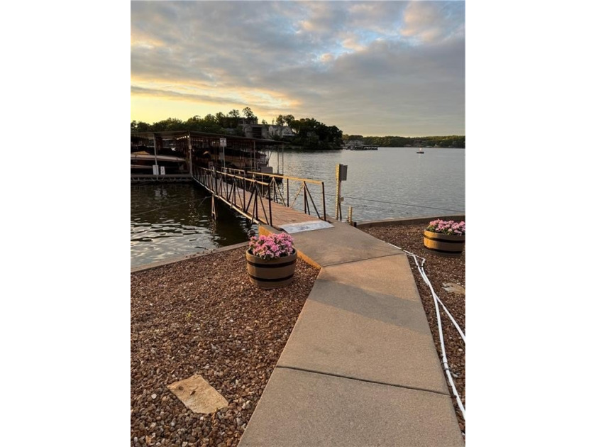 ***NEW,NEW***Osage Beach,Mo Walk-in unit no steps condo!Fabulous - photo 29