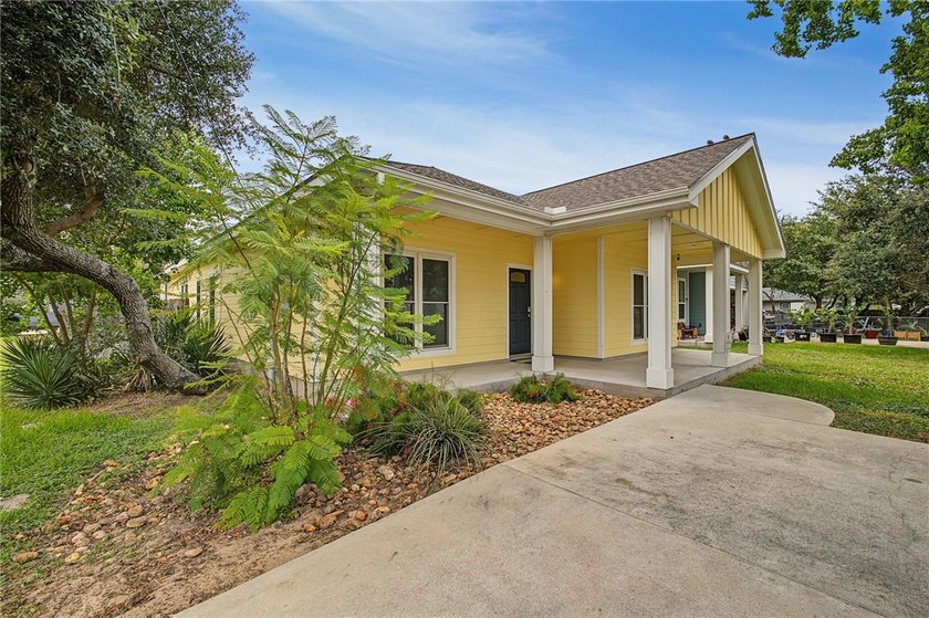 Distinctive features and thoughtful design set this Rockport - photo 4