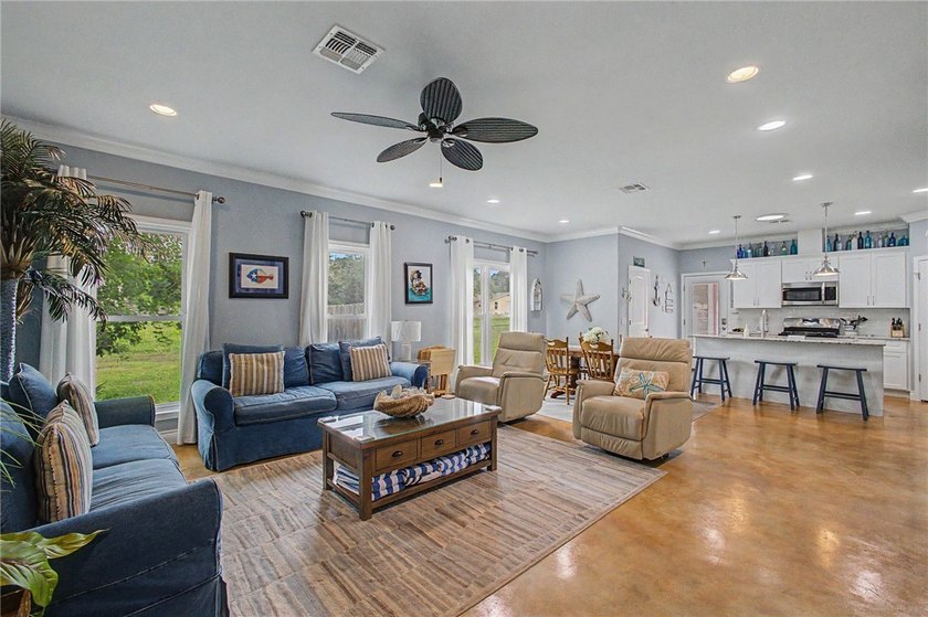 Distinctive features and thoughtful design set this Rockport - photo 6