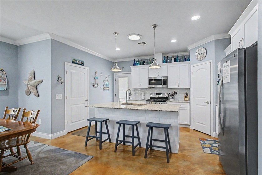 Distinctive features and thoughtful design set this Rockport - photo 10